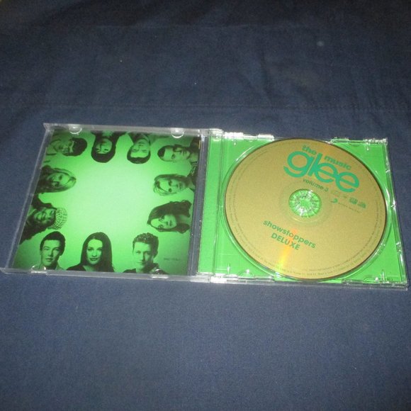Glee: The Music, Volume 3 Showstoppers (Deluxe) by Glee Cast (CD, 2010) - Picture 2 of 3